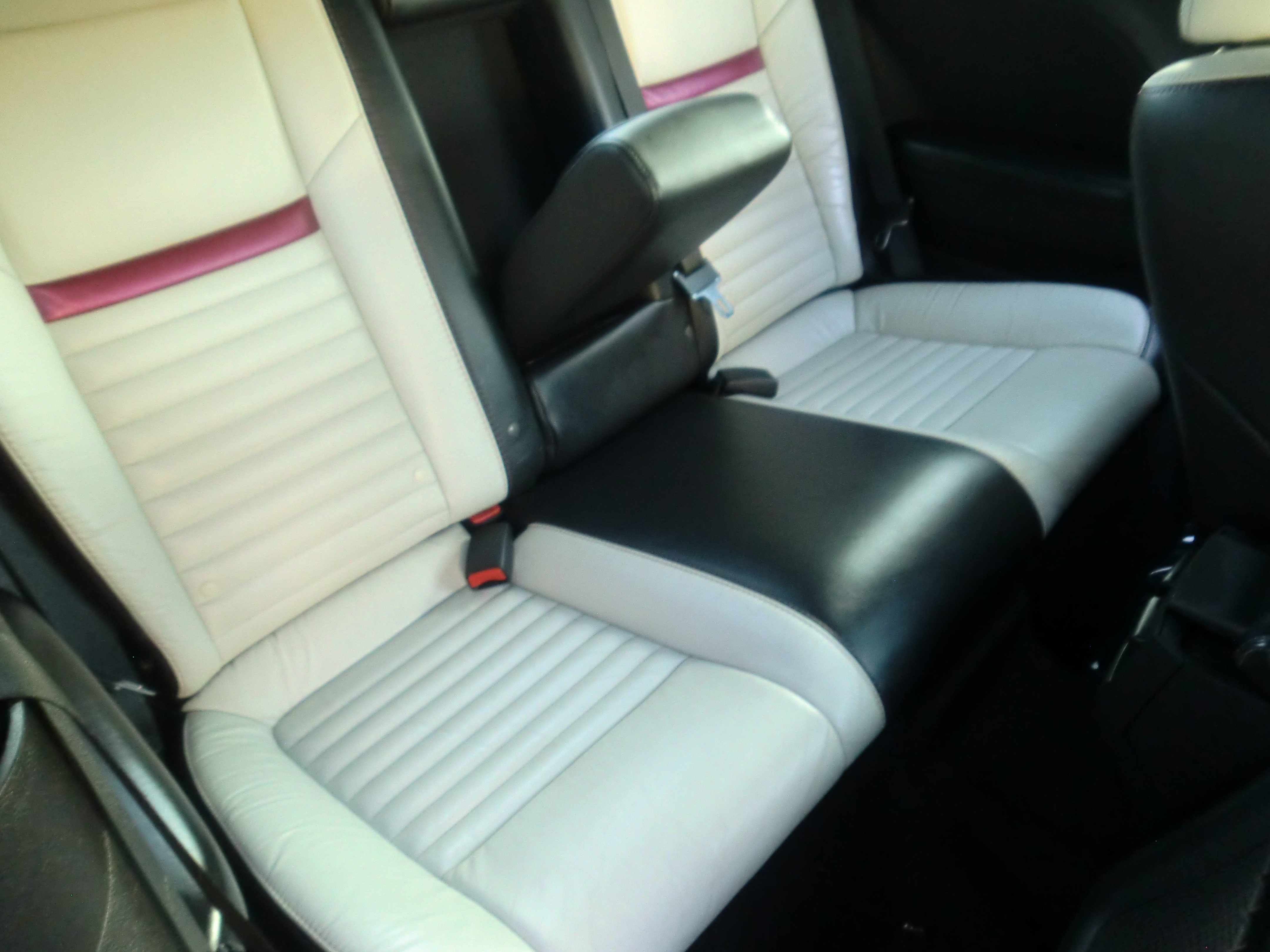SRT8ChallPurple/25a60.JPG