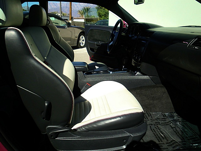 SRT8ChallPurple/27a38.JPG