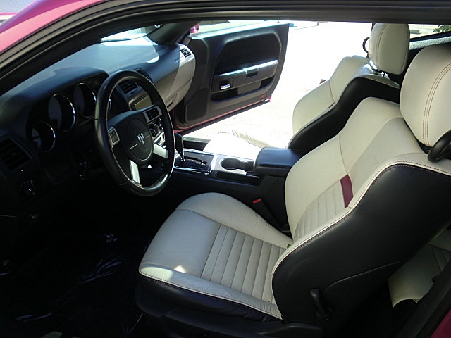SRT8ChallPurple/27a38.JPG